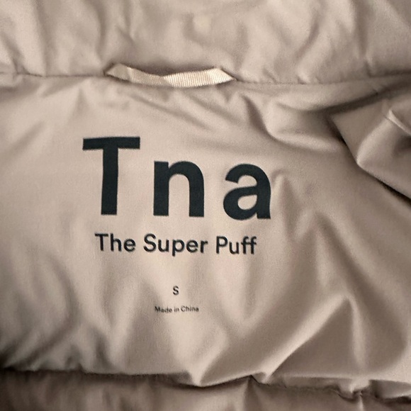 Aritzia super puff in modern taupe - Picture 3 of 3